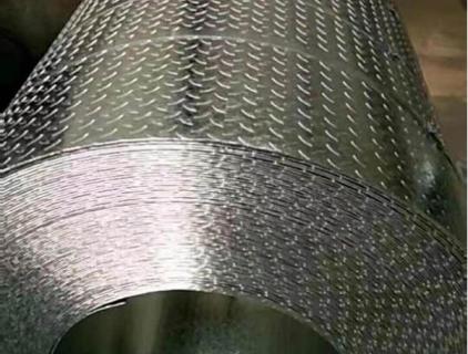 El uso de láminas recubiertas de aluminio, zinc y magnesio